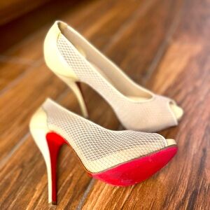 Christian Louboutin Nude Heels - Size 7.5
EUR 38